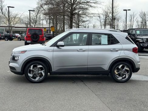 Used 2021 Hyundai Venue SEL w/ Cargo Package image 11