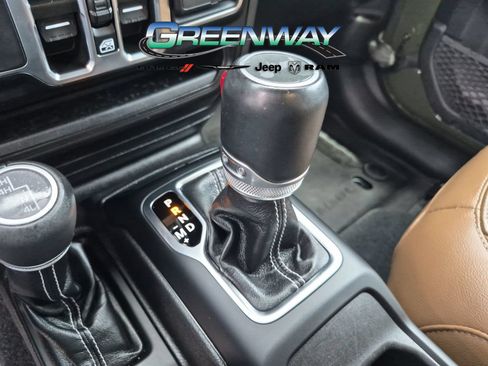 Used 2023 Jeep Wrangler Unlimited Sahara AWD/4WD image 19