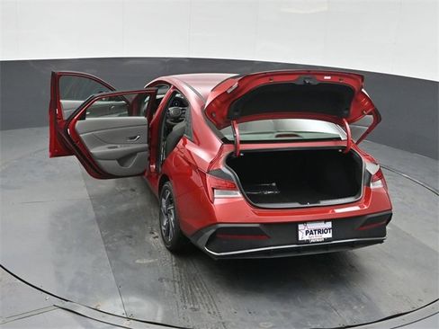 Used 2025 Hyundai Elantra SEL image 51