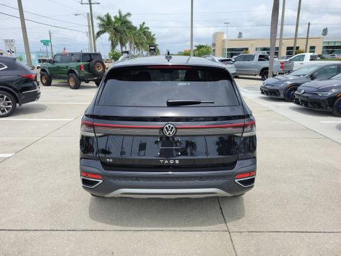 New 2026 Volkswagen Taos SE FWD image 5
