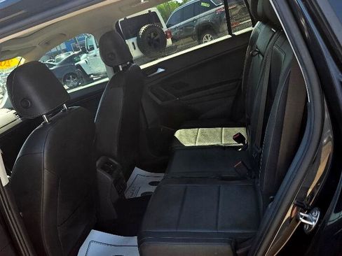 Used 2020 Volkswagen Tiguan S image 11