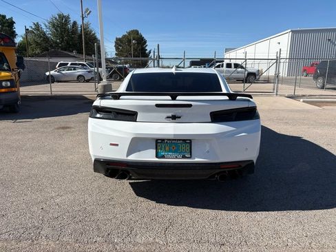 Used 2016 Chevrolet Camaro SS RWD image 4