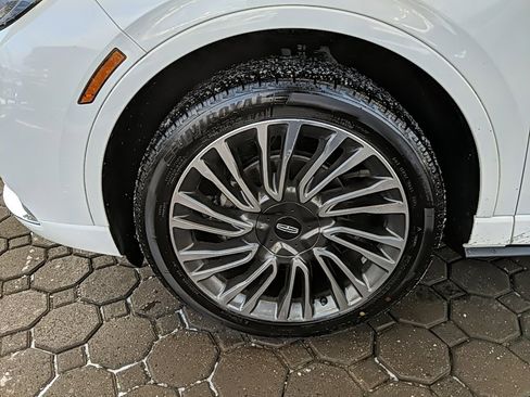 Used 2020 Lincoln Corsair Reserve w/ Appearance Package image 9