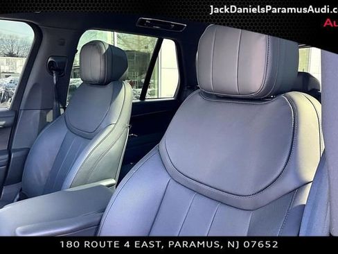 Used 2025 Land Rover Range Rover SE image 17