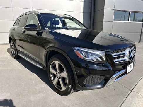 Used 2017 Mercedes-Benz GLC 300 4MATIC image 3