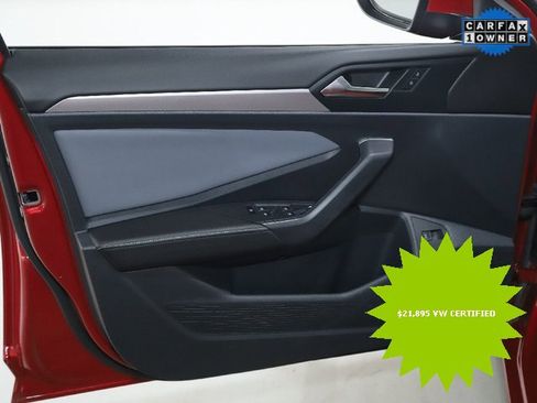 Certified 2025 Volkswagen Jetta SE image 15