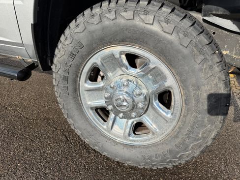 Used 2024 RAM 2500 Tradesman w/ Chrome Appearance Group image 4