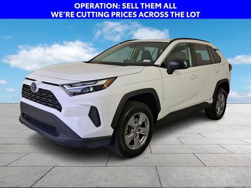 Used 2024 Toyota RAV4 LE AWD/4WD image 4