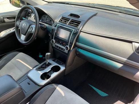 Used 2014 Toyota Camry SE w/ Leather Package FWD image 18