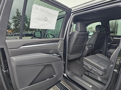 New 2026 Cadillac Escalade ESV Sport image 18