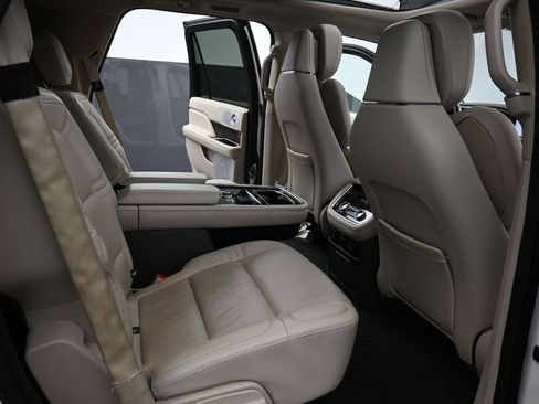 Used 2020 Lincoln Navigator Reserve w/ Equipment Group 208A Reserve AWD/4WD image 18