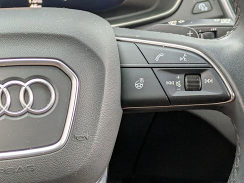 Used 2023 Audi Q5 e Premium w/ Convenience Package image 11