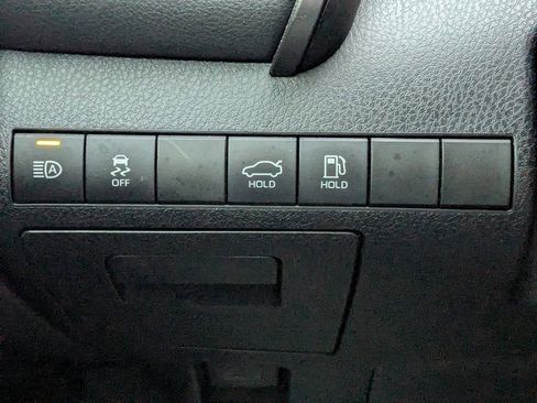 Used 2022 Toyota Camry SE w/ Audio Upgrade Package image 21