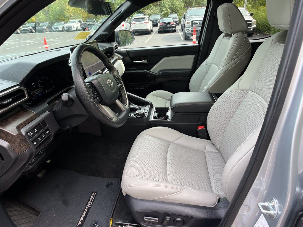 Used 2024 Toyota Tacoma Limited w/ Limited Package (LT) AWD/4WD image 9