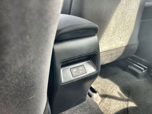 Used 2025 Toyota Corolla LE image 19