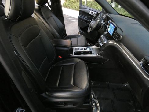 Used 2020 Ford Explorer XLT w/ Equipment Group 202A image 27