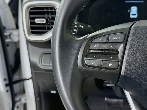 Certified 2025 Hyundai Venue SEL image 21
