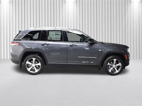 New 2025 Jeep Grand Cherokee Limited w/ Luxury Tech Group II image 2