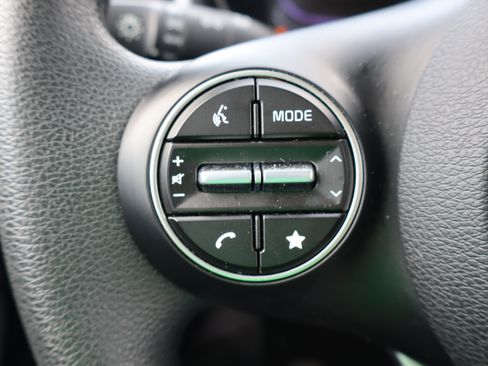Used 2025 Kia Soul LX w/ LX Technology Package FWD image 15