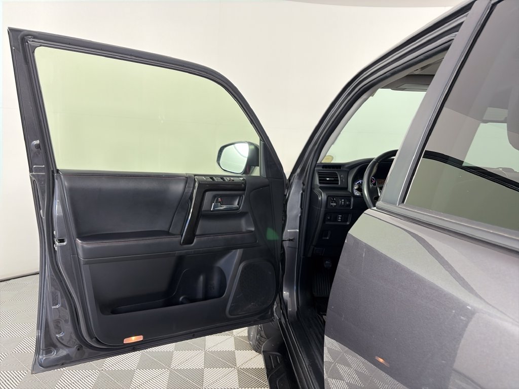 Used 2020 Toyota 4Runner TRD Off-Road Premium w/ Moonroof Package AWD/4WD image 10
