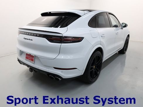 Used 2020 Porsche Cayenne Turbo image 10