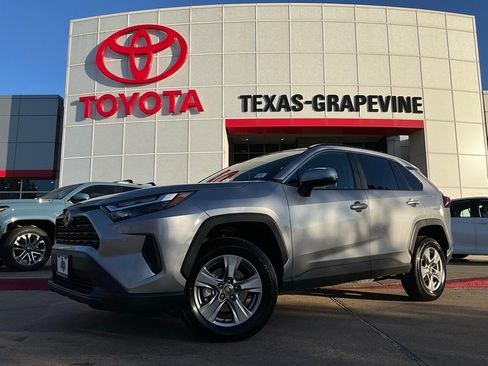 Used 2025 Toyota RAV4 XLE image 2