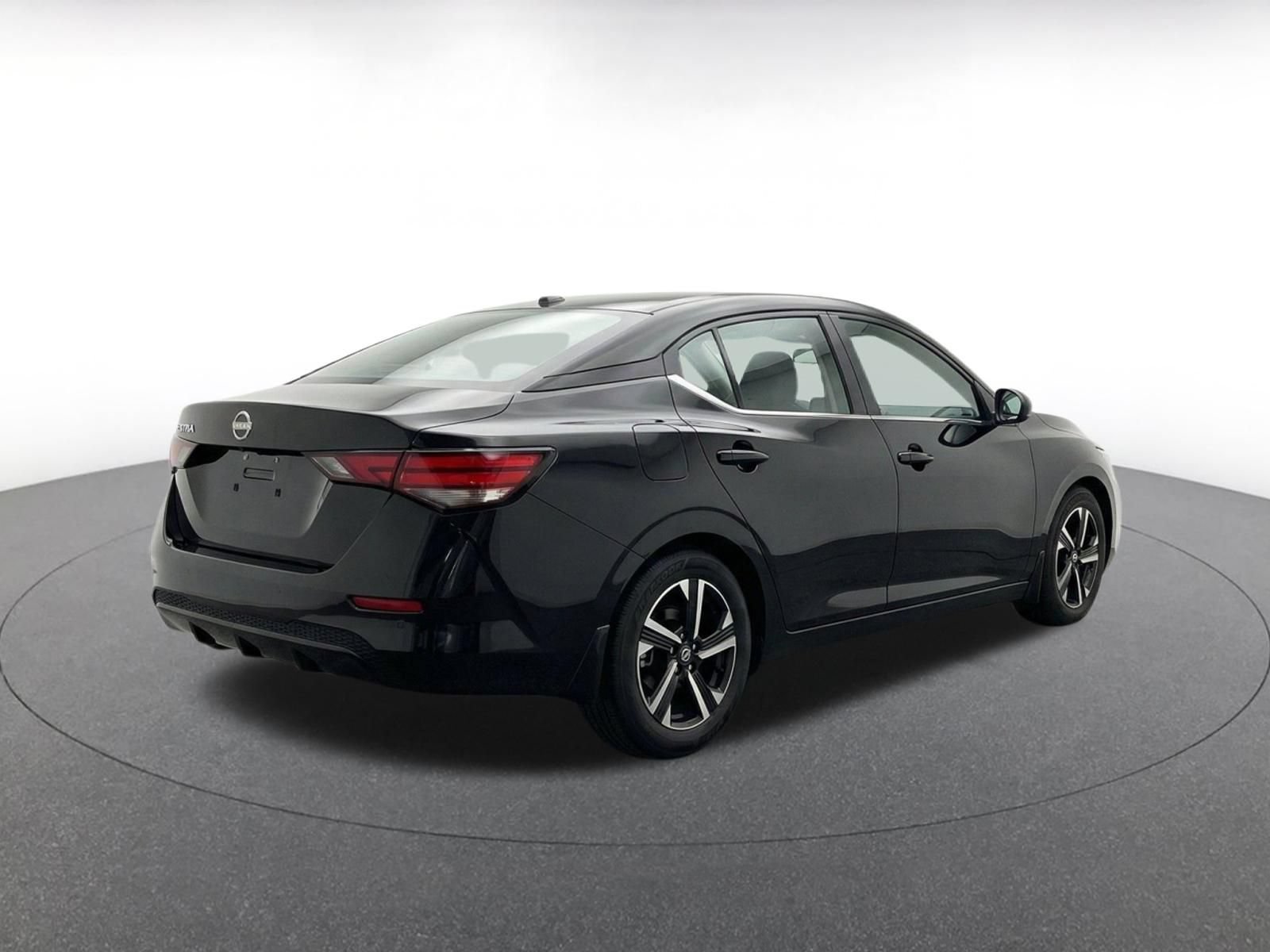 Used 2025 Nissan Sentra SV FWD image 10