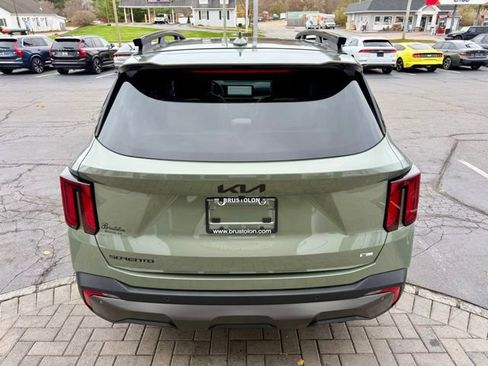 Used 2025 Kia Sorento SX image 10