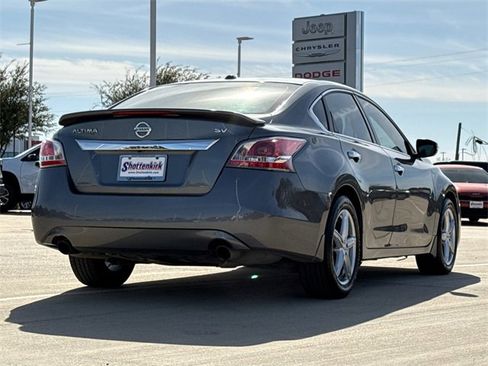 Used 2015 Nissan Altima 2.5 SV w/ Convenience Package image 8