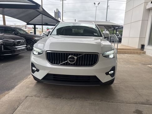 Certified 2023 Volvo XC40 B5 Plus w/ Protection Package Premier AWD/4WD image 2