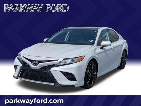 Used 2020 Toyota Camry XSE image 1