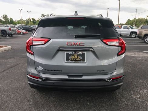 Used 2024 GMC Terrain SLT w/ Infotainment Package II AWD/4WD image 8