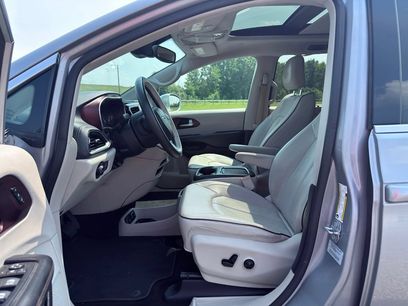 Used 2017 Chrysler Pacifica Limited w/ Advanced Safetytec Group
