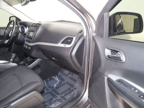 Used 2018 Dodge Journey SE w/ Popular Equipment Group FWD image 39