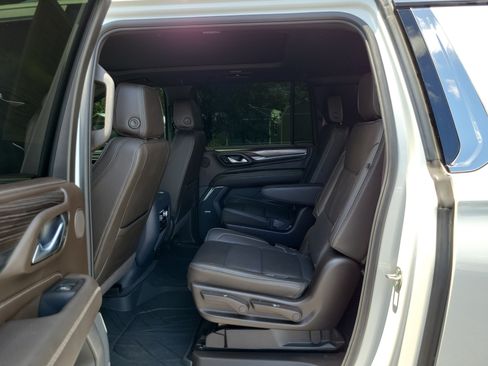 Used 2024 GMC Yukon XL Denali AWD/4WD image 23