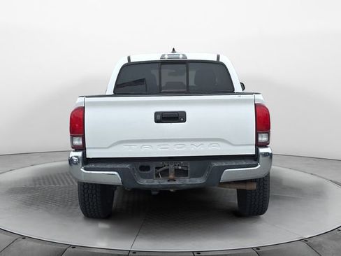 Used 2020 Toyota Tacoma image 4