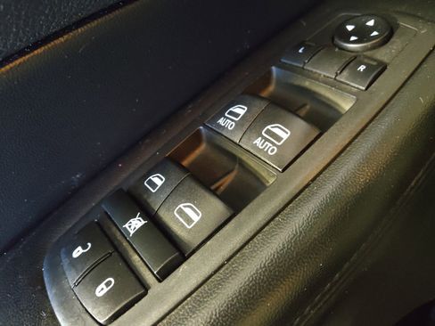 Used 2020 Jeep Grand Cherokee Limited w/ Luxury Group II image 25