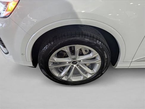 Certified 2025 Audi Q7 Premium w/ Convenience Package image 29