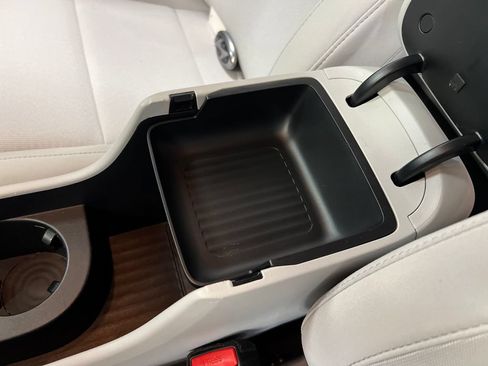 Used 2024 Hyundai Kona SE FWD image 29