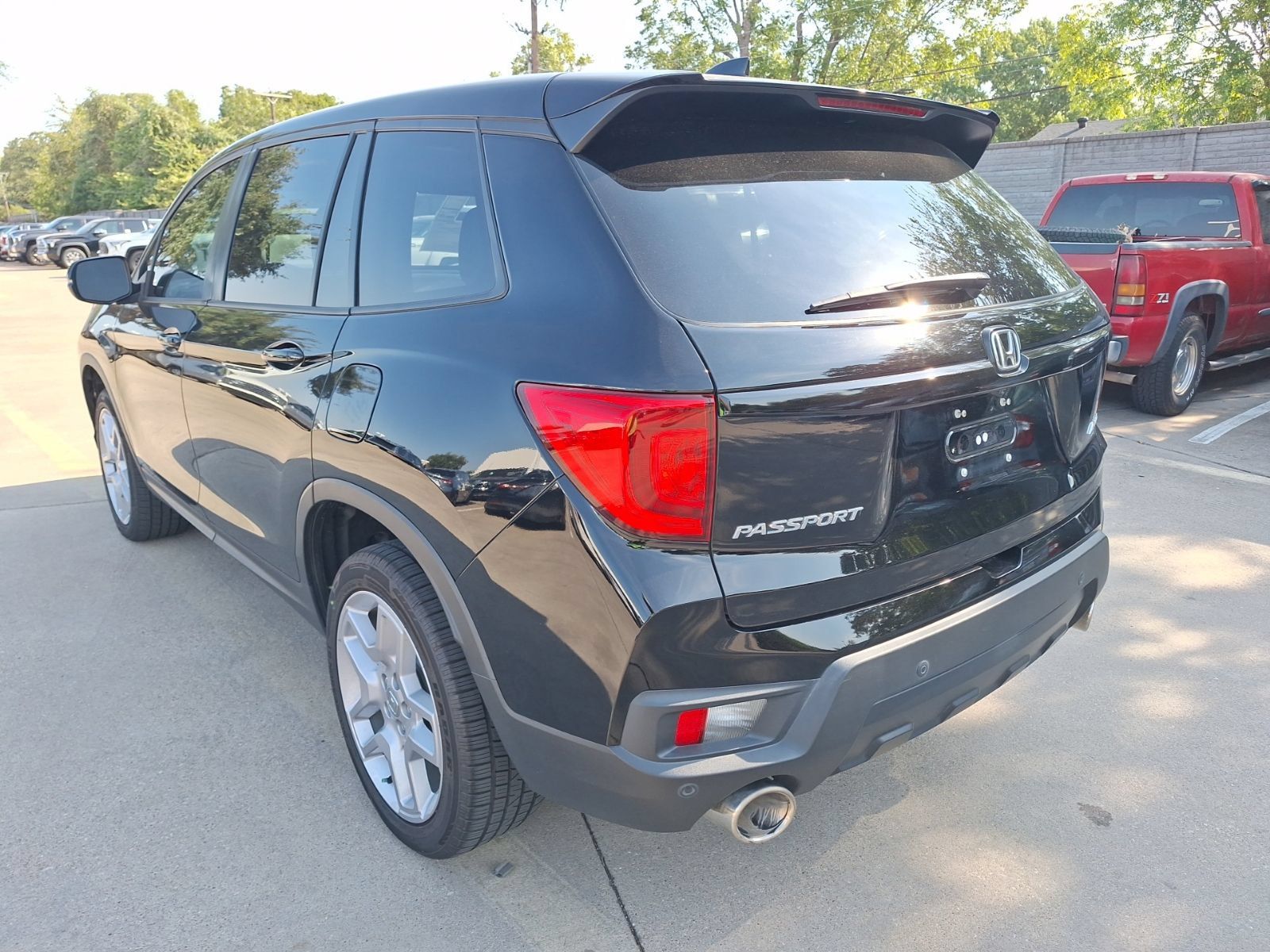 Used 2024 Honda Passport EX-L image 4