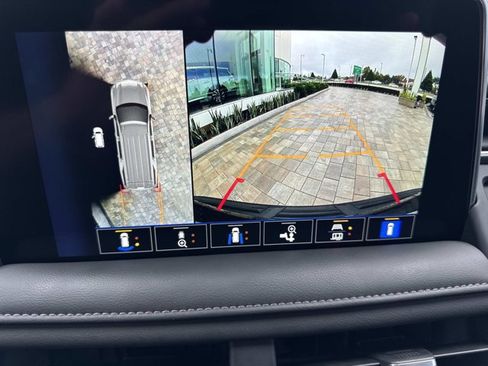 Used 2024 Chevrolet Tahoe Z71 w/ Luxury Package image 36