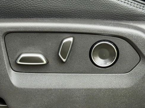 Used 2025 GMC Sierra 3500 Denali w/ Denali Reserve Package image 25