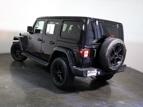 Used 2022 Jeep Wrangler Unlimited Sahara AWD/4WD image 2