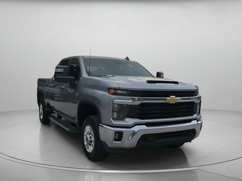 Used 2025 Chevrolet Silverado 2500 LT w/ Convenience Package AWD/4WD image 4