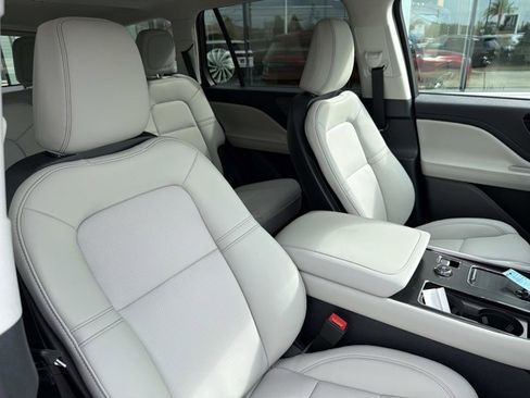 New 2026 Lincoln Aviator 2WD w/ Jet Appearance Package image 18