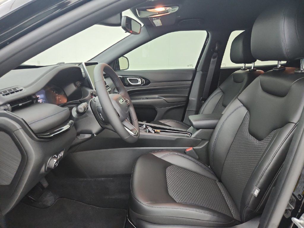 New 2026 Jeep Compass Latitude AWD/4WD image 18