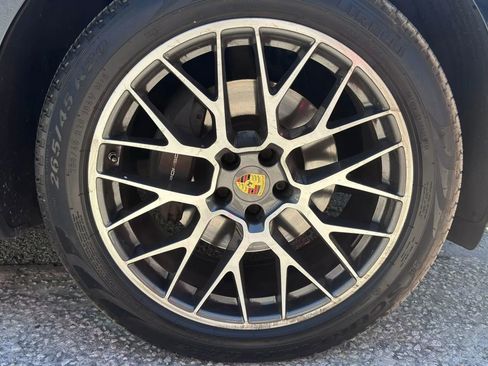 Used 2018 Porsche Macan Sport Edition AWD/4WD image 25