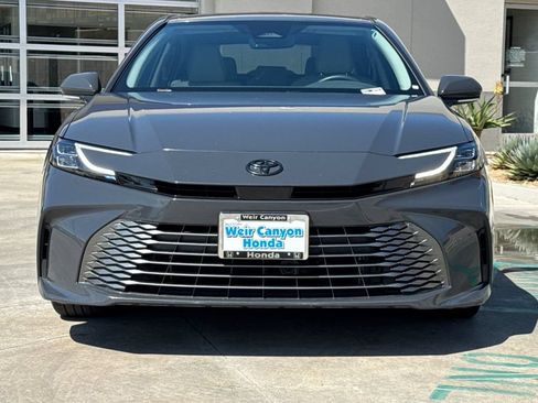Used 2025 Toyota Camry XLE FWD image 11