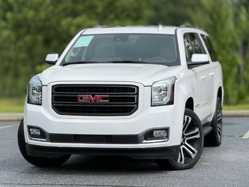 Used 2020 GMC Yukon XL SLT w/ Open Road Package AWD/4WD image 2