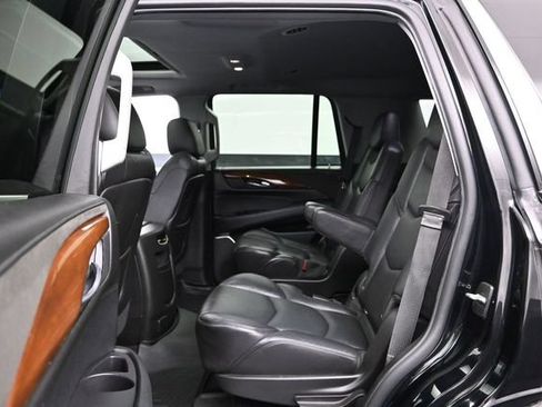 Used 2019 Cadillac Escalade Luxury AWD/4WD image 23